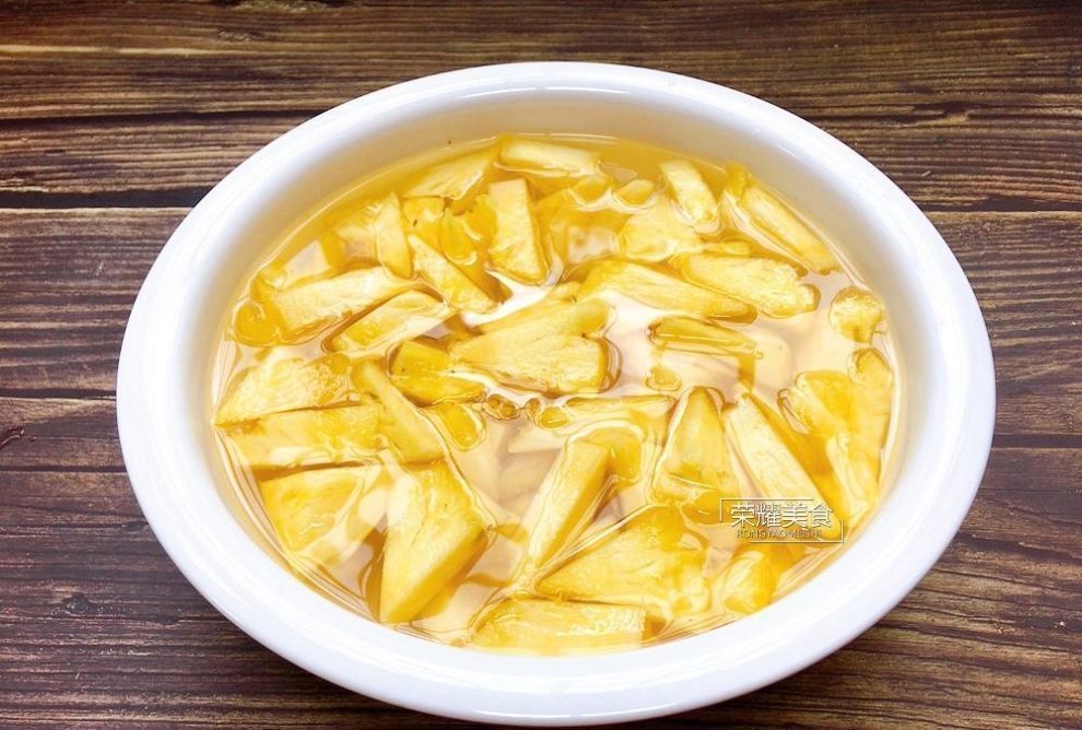 吃了几十年菠萝,才知道菠萝用冷盐水泡是错的,教你正确做法