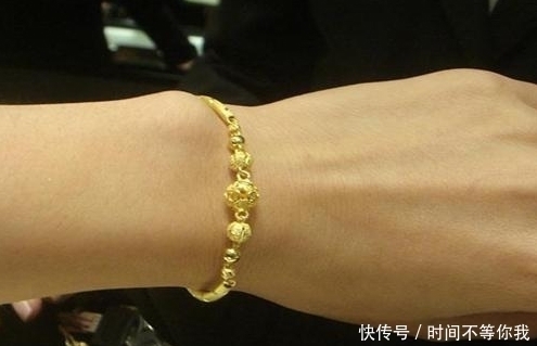 黄金手镯|买黄金手镯还是黄金手链好?听完金店老板的话,终于不纠结了!