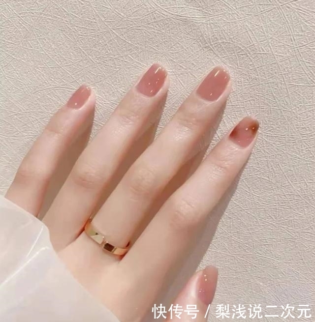布丁|夏季来临美甲还没安排上吗?晕染美甲浪漫温柔,撞色美甲气质显白