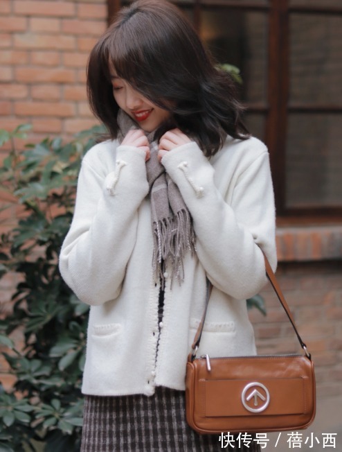 时髦 讲真!“针织衫搭配半身裙”太美了,时髦还保暖,冬季必备组合