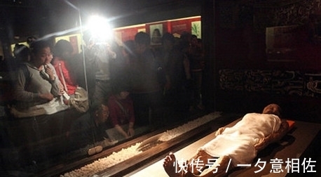 盗墓贼#古墓发现72具赤身少女,专家探寻墓主人身份,墓中现象反常