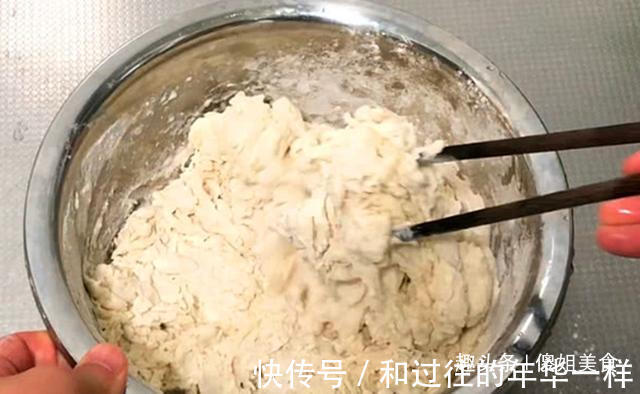 蒸馒头别再提前发面了！教你新做法，一次成功，柔软蓬松不回缩
