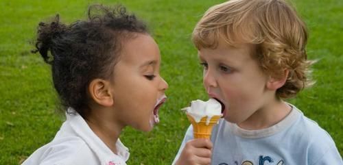 开心|孩子这两个行为看似“懂事”,长大多半和成功无缘,家长别瞎开心