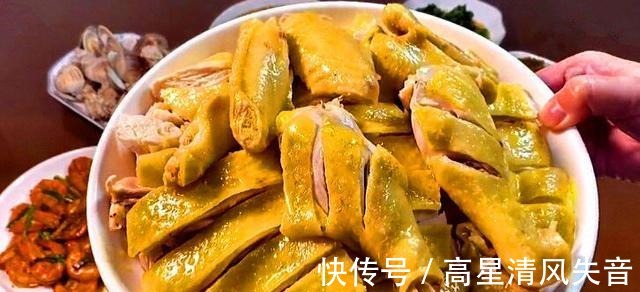 山东小伙陪媳妇回娘家,看着一大桌丰盛的饭菜,直呼有个好亲家!