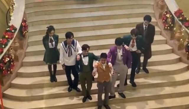 明星大侦探|明星大侦探录制现场黄明昊露面,芒果台这是要死保黄明昊了吗?