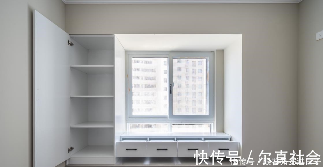 功能区|内飘窗不一定要砸,换种思路吧!架个书桌装个储物柜,多个功能区