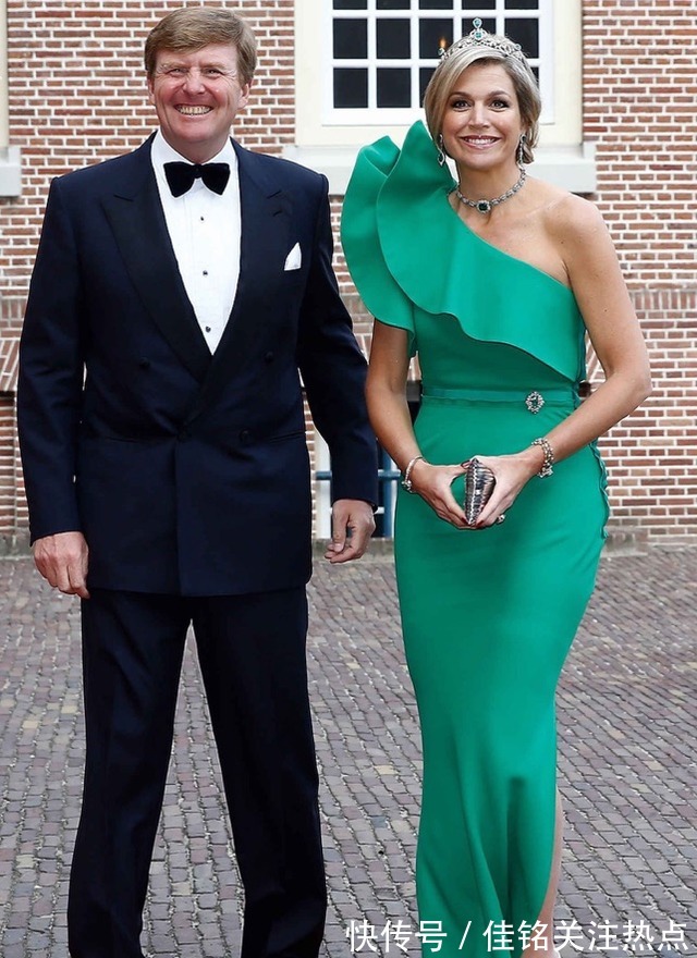 黄色 50岁荷兰王后穿搭用色超大胆,穿遍彩虹色,连英女王也望尘莫及!