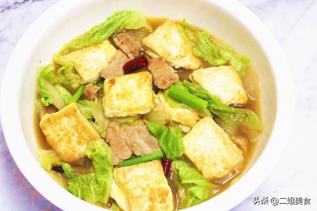 正确做法|白菜炖豆腐时，先炖白菜还是先炖豆腐？大厨教您正确做法，真好吃