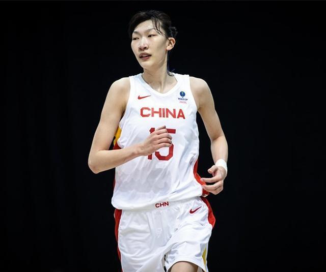 女篮|李梦成小李飞刀,中国女篮开门红;老毛病难改,主帅连发灵魂拷问