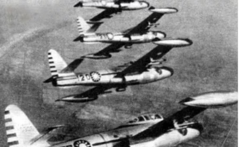 时刻|蒋介石专机被37架日军战机跟踪,危险时刻天空出现一物,逃过此劫