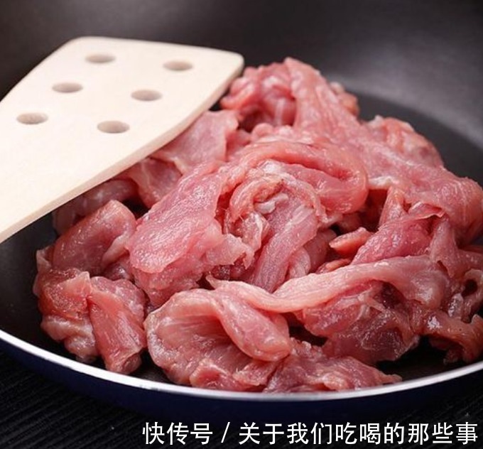 无论什么肉,就算冻得再硬,学会这个方法,10分钟解冻,口感鲜嫩