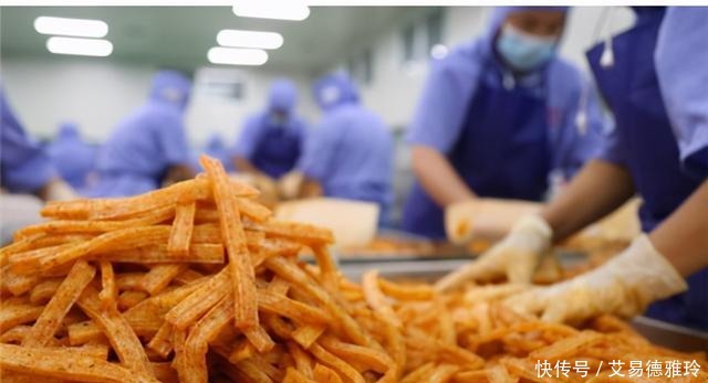 小伙不抽烟不喝酒,只为吃辣条,一年12000根连吃16年