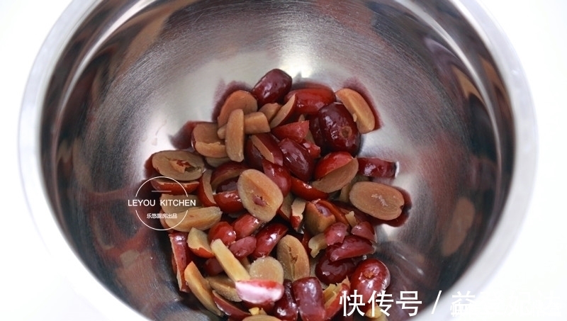 枣糕|想吃枣糕,用电饭锅就能做,不用打发,不用发酵,拌好面糊就入锅