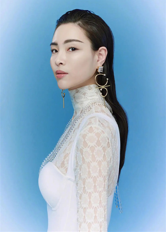 出身材 “跳水女王”吴敏霞秀美照 薄纱礼服穿出少女感 冠军的另一面