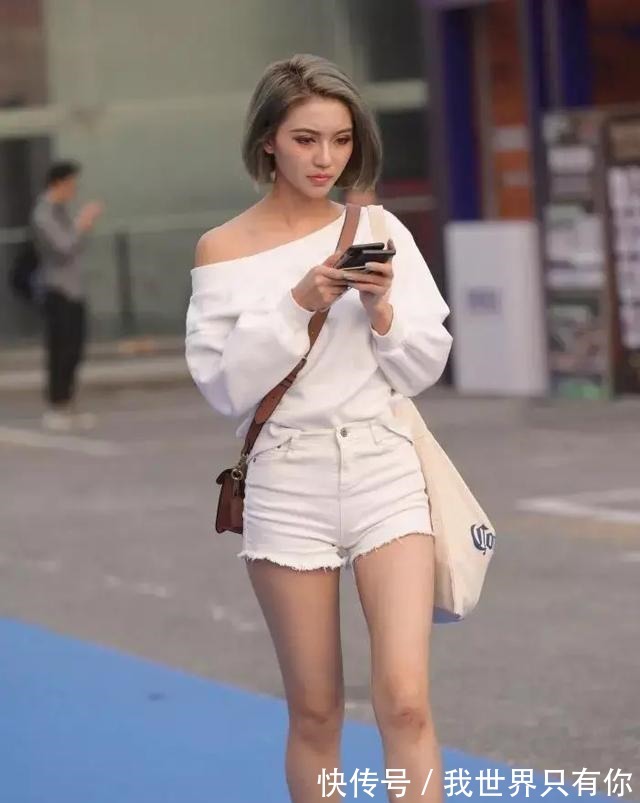 打底裤 吊带打底裤比较优雅,造型风格走在时尚前沿,也很优雅!