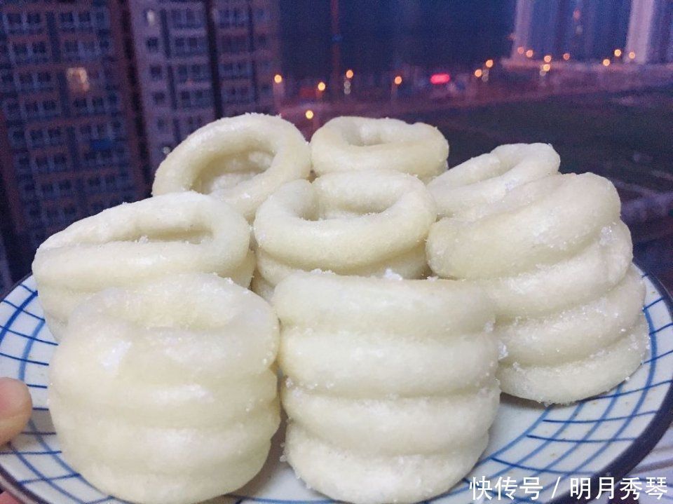 白糖和糯米粉还能这么吃,第一次吃就吃上瘾了,外酥里糯