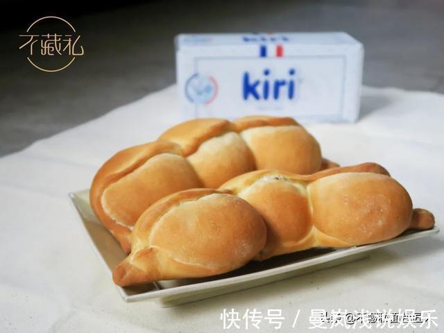 面团|不加黄油的双重奶酪包，从揉面的那一刻起就奶香四溢了