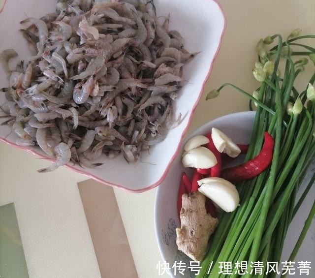 河虾|韭菜花炒河虾，味道鲜美，爽口下饭！