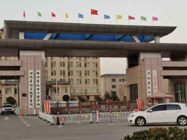 李某|16岁学生实习期坠亡:连天加夜每天工作12小时，威胁不给毕业证