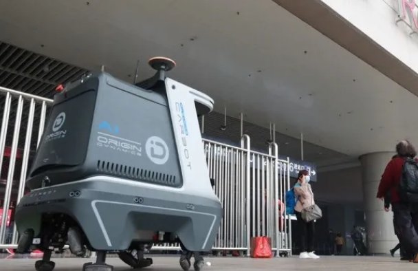 城市管养机器人|全国首例！这个机器人会自己捡垃圾
