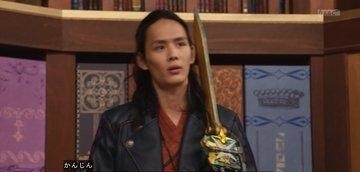 飞羽|假面骑士圣刃:大秦寺获新武器最光剑,终于得逞脸上笑容逐渐变态