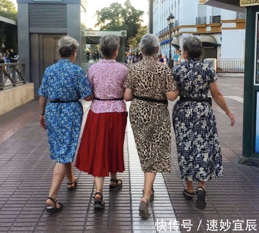 条纹衫|谁说老了不能时髦?这些60+的街头搭配好精致,气质沉稳更加分