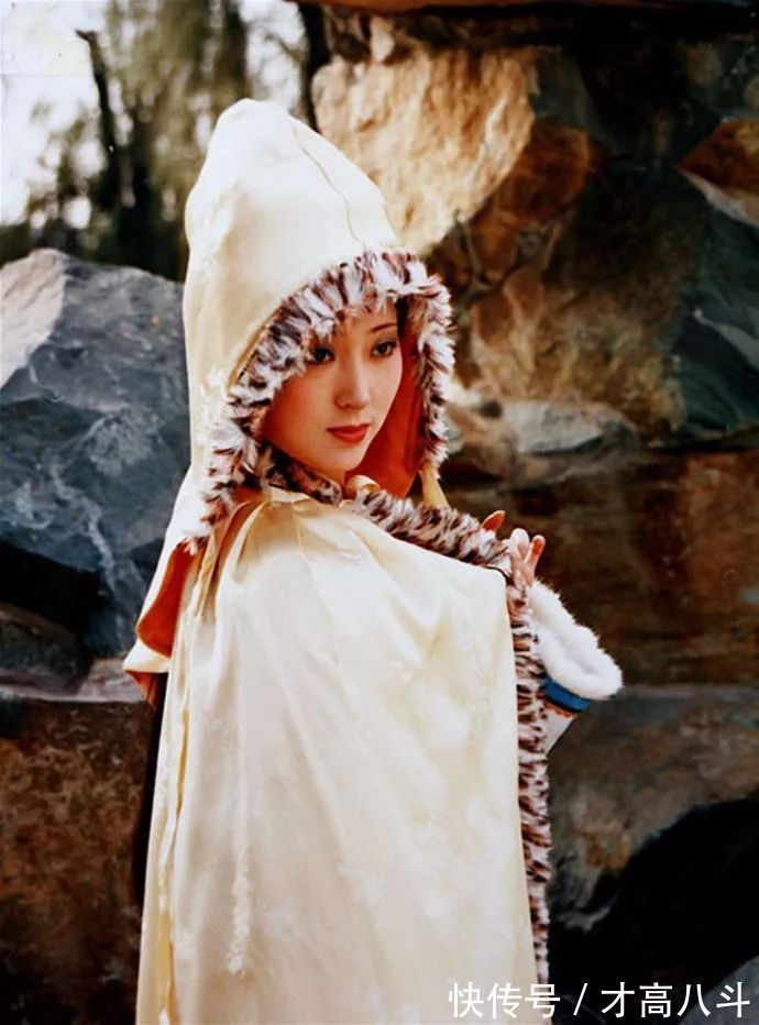 桃花行$《红楼梦》里林黛玉写的诗,看哭了多少人!