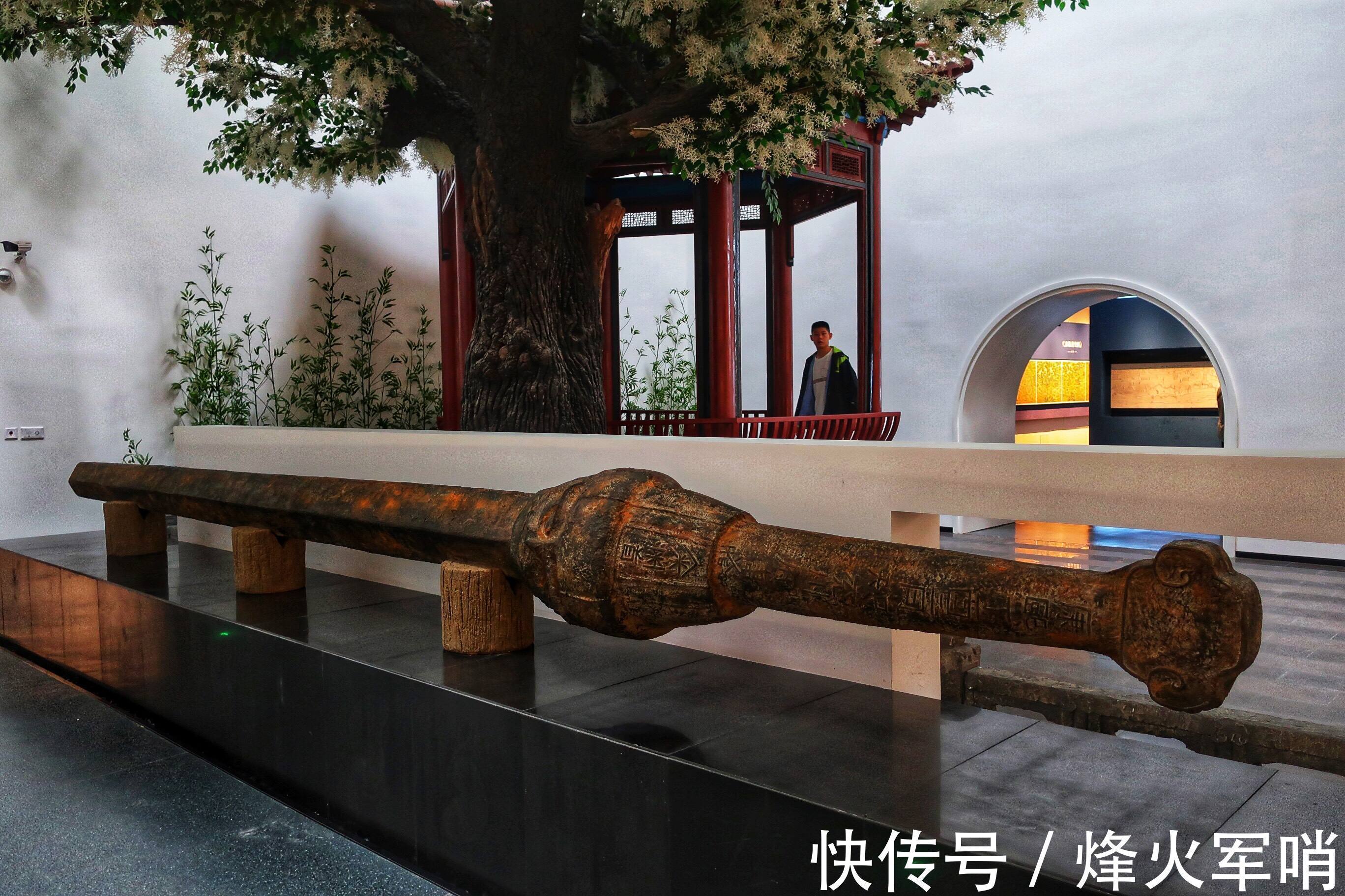 武当山#我国最出名的3把镇山宝剑,第二把至今无人能拿得动