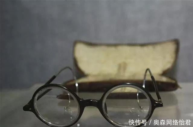 小时候|溥仪的遗物:图1是溥仪的辫子,图2是溥仪小时候玩过的蛐蛐罐!