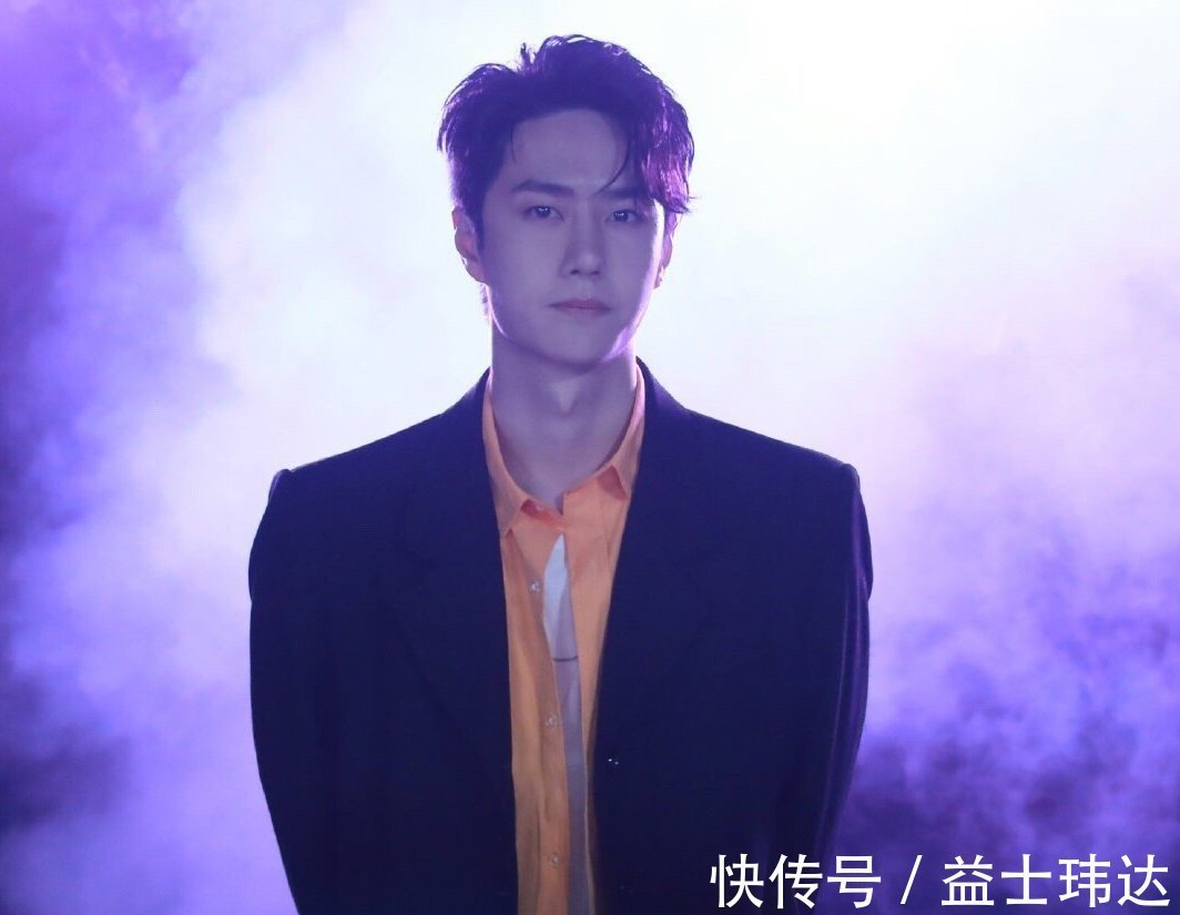 老總|王一博與品牌老總視頻,隔空飆戲毫無破綻,手動(dòng)滑屏暴露一切