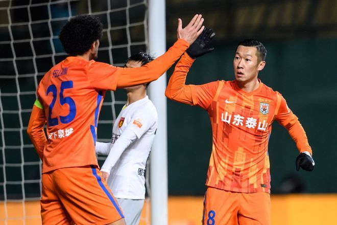 鲍亚雄|王者归来!中超:泰山2-0隔11年再夺冠军 费莱尼破门