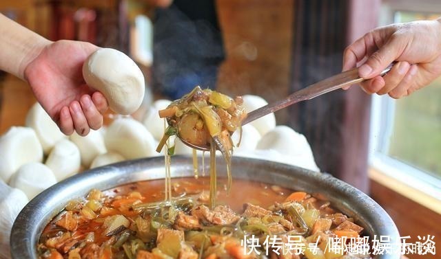 北方农村的“大锅菜”，小时候不想吃，长大吃不够，就是香