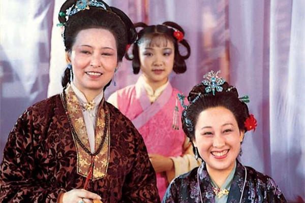 优伶@荣公暮年养静之所:宝钗住的梨香院,一道通外的门,动了百年根基