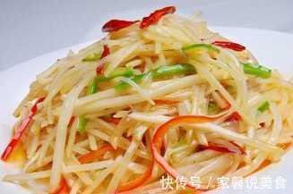 炒土豆丝时,不要直接放锅里炒,多加一步吃起来又香又脆