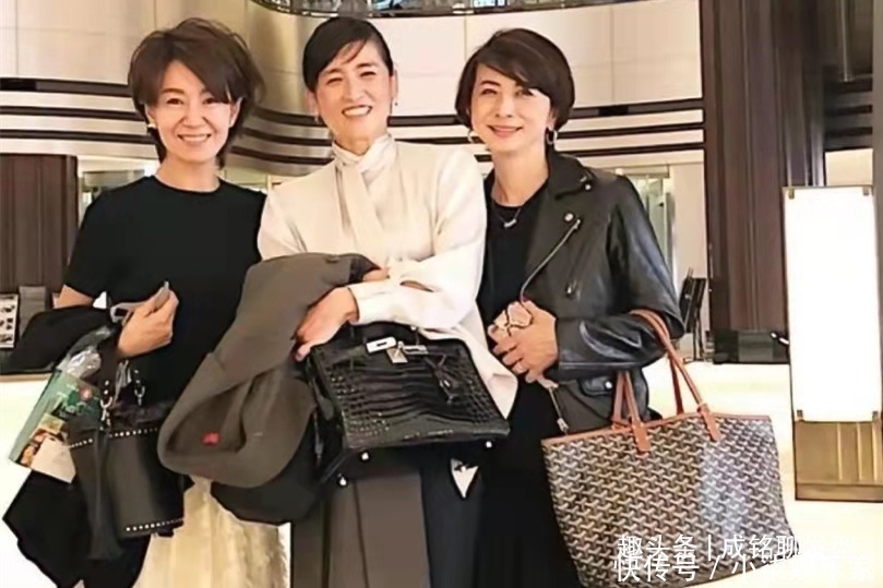 五六十岁的女人,过年烫发建议选这三款发型,时髦减龄又好打理