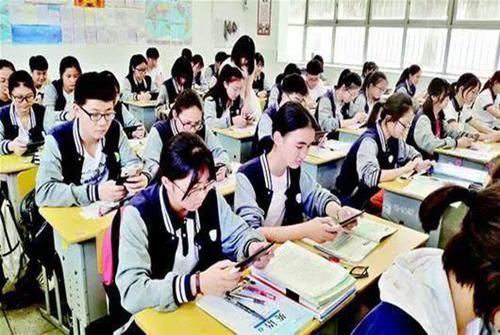 套路|什么看不见摸不着却很重要”，小学生回答满分，网友：套路深