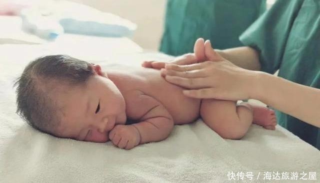 促进|照顾新生宝宝,遵循“两摸三不碰”原则,有助于促进其大脑发育