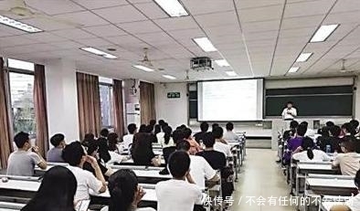 启蒙教育|上课时，中学老师VS大学老师，差距不是一丁半点，中学生好羡慕