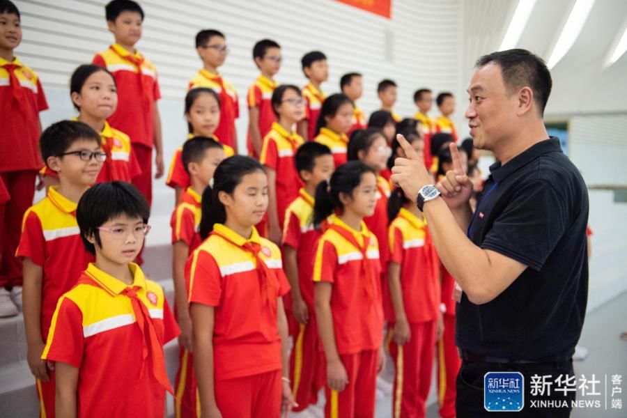 春晚舞台上的这四个孩子，从大山深处走来……