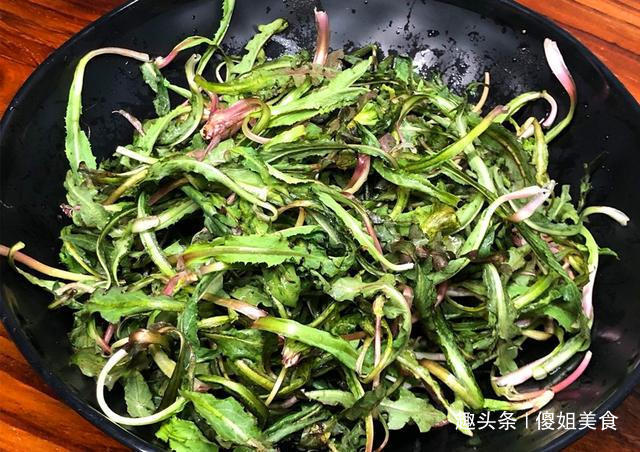 公英根|此菜浑身都是宝,可惜很多人都当草,钙是菠菜5倍,现在吃正当季