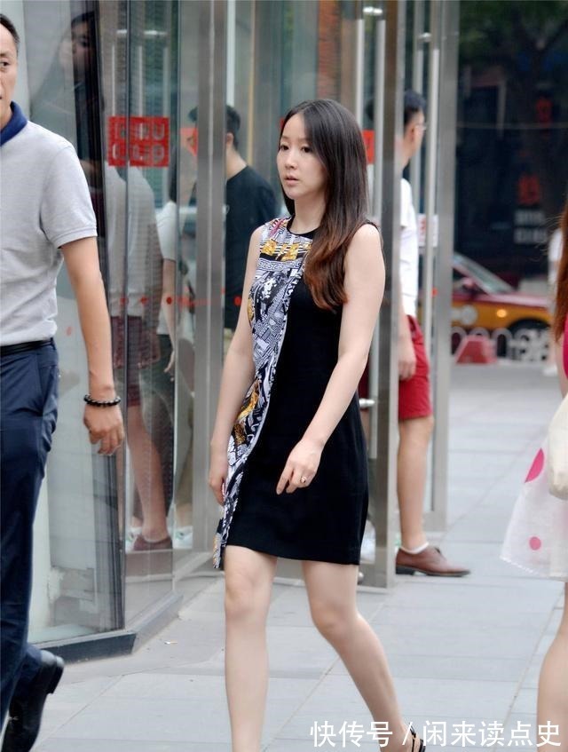 高跟鞋 交叉带细高跟凉鞋,搭配拼接色连衣裙,简单服装,衬托时尚气质!