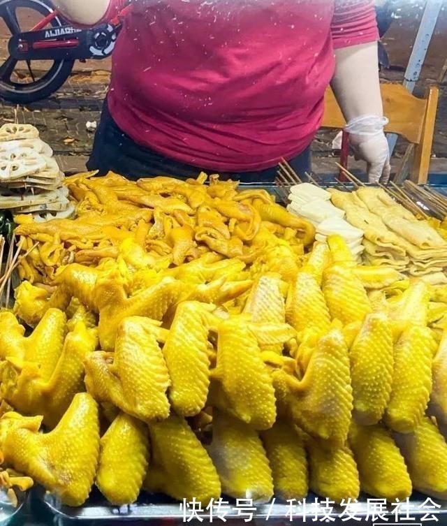 从头吃到尾的平西夜市,没有人能饿着出来!