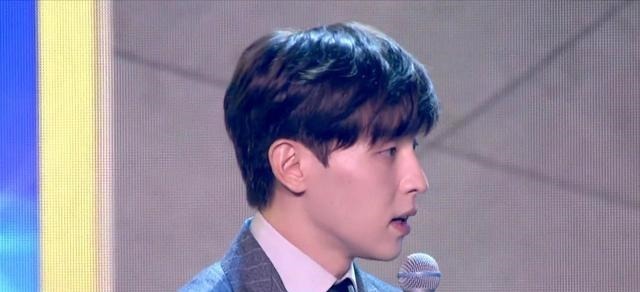 特别节目|邓伦特别节目于《在一起》推出,悼念在武汉中犯错的大连小伙子