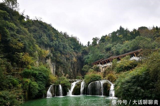 这座城“山中有城，城中有山”，是“中国避暑之都”