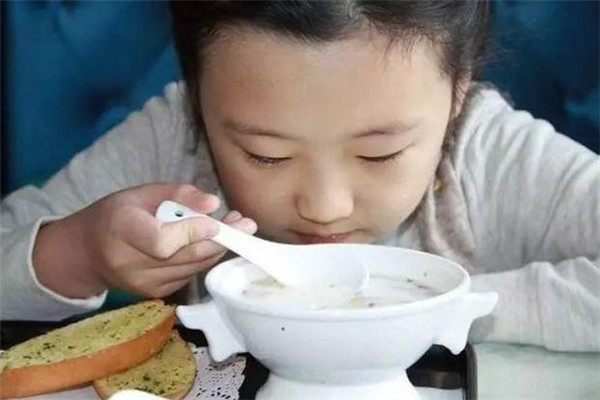 骨骼|孩子有下列毛病赶紧改,可能会使骨骺线提前闭合,影响娃身高发育