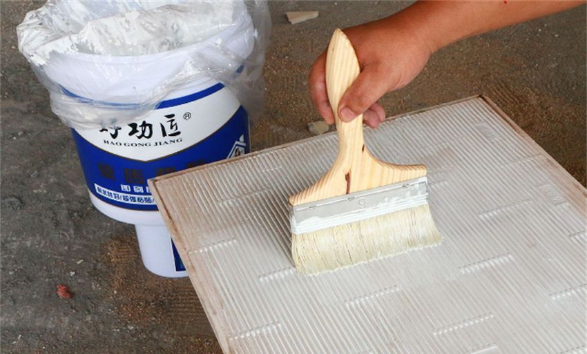 瓷砖胶|铺瓷砖时,工人说用瓷砖胶比水泥砂浆好?别轻信,八成想坑你!