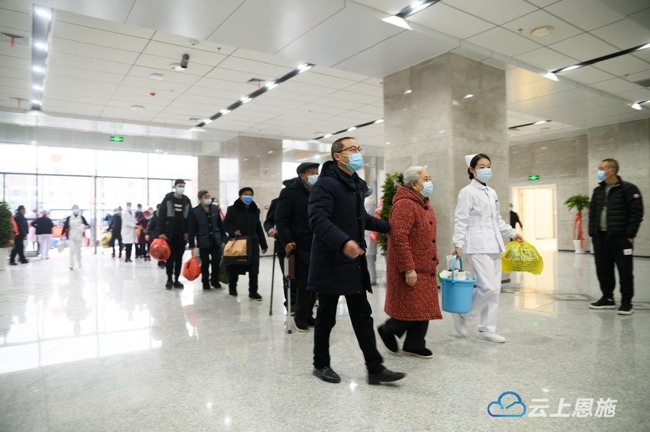 救护车|600余名病人平安转运 利川市民族中医院南环大道新院区正式启用