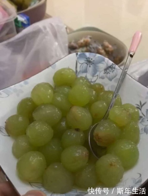 打脸|爸爸让闺女洗串葡萄,等了半小时还没好,正准备去骂,结果打脸了