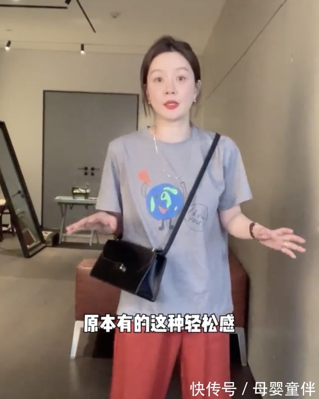 穿搭 37岁阿姨亲身示范,同件T恤搭出两种不同效果,大妈和少女的区别!