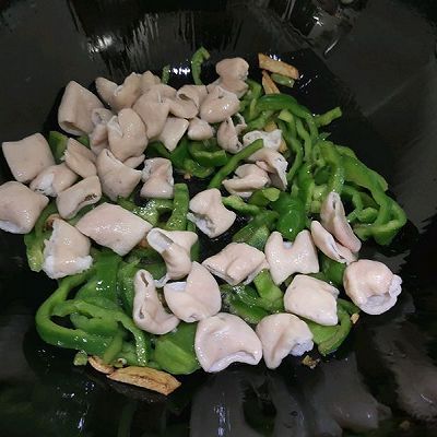 招牌|#一勺葱伴侣，成就招牌美味#回味无穷的青椒肥肠